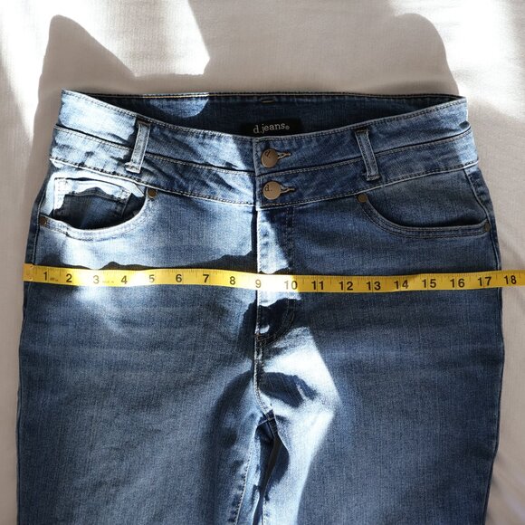 Size 8 - d. jeans flare leg jeans - Medium Wash - Blue Jeans - Denim Jeans - Picture 5 of 11